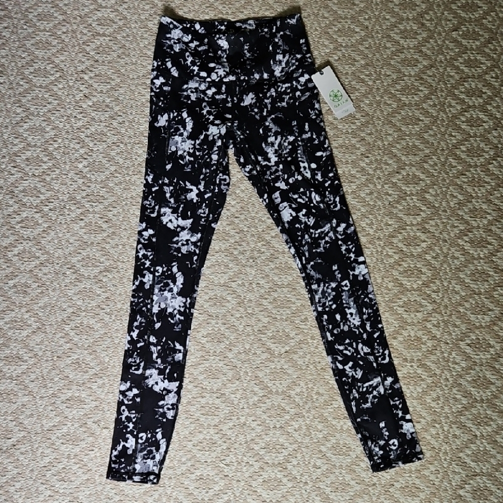 GAIAM Om Hi Rise Pocket Yoga Legging